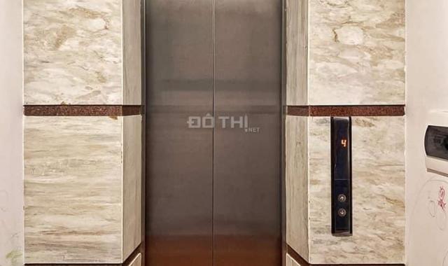 Mặt phố Bạch Mai, 7 tầng, thang máy. Giá 30 tỷ 9