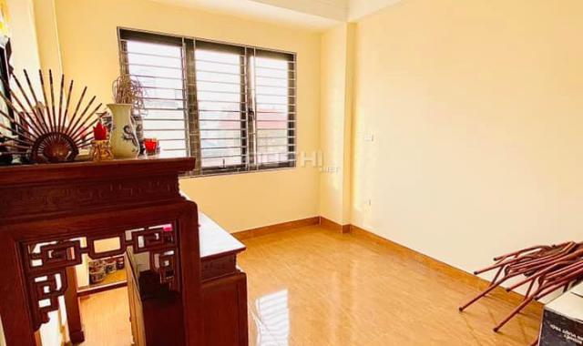 Nhà đẹp, 39m2, 6 tầng, phố Lĩnh Nam - Hoàng Mai, 2,6 tỷ