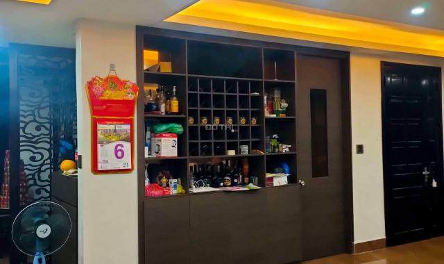 Bán tòa nhà văn phòng phố Nguyễn Hoàng, lô góc, 100m2 x 7T, 26 tỷ