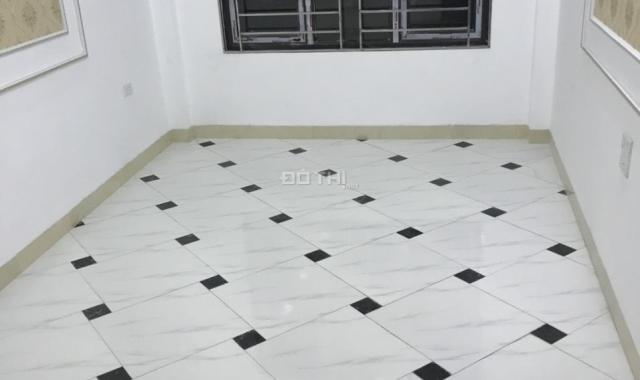 Chính chủ bán nhà mới ngõ 296 Lĩnh Nam, 50m2 x 4T, cách đường ô tô 50m, giá 3,3 tỷ, LH 0902113778