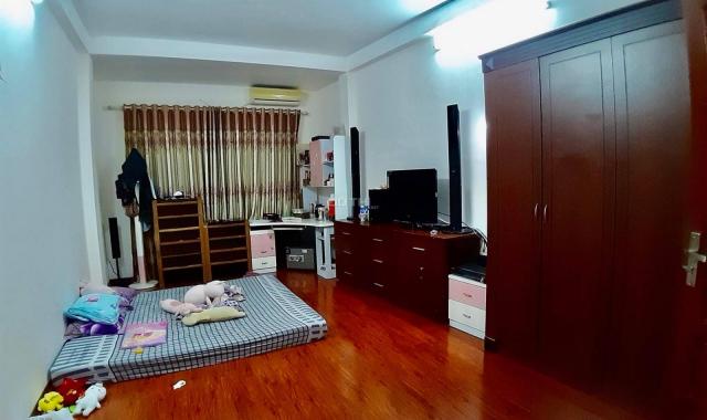 Siêu đẹp, ngõ thông, ô tô đỗ cửa, nhà 50m2, 5 tầng, Đường Hoàng Mai, 4,5 tỷ