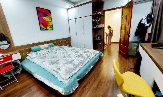 Bán trước tết, nhà đẹp Nguyễn Khoái - Hoàng Mai, 40m2, 5 tầng, 3 tỷ