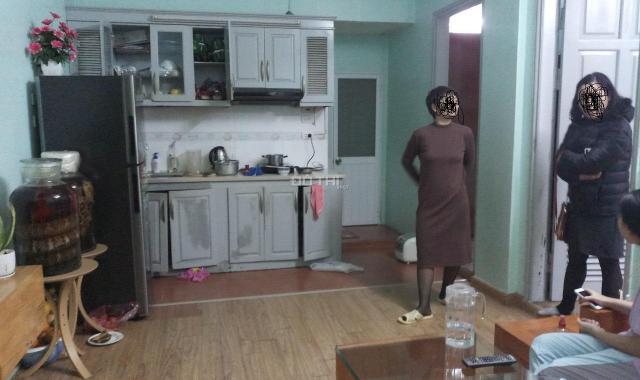 Cần bán căn hộ tầng 3 đã sửa rất đẹp ở Nguyễn Phong Sắc 70m2 chia 2 ngủ, 2 WC, full đồ về ở luôn
