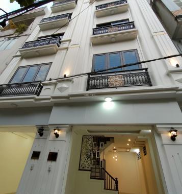 Chính chủ cần bán căn nhà 5 tầng mới hoàn thiện rất đẹp tại Phú Diễn. (Xem clip quay căn hộ ở dưới)