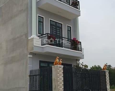 Bán nhà 1 lầu 4 PN trong KDC Uyên Hưng thị xã Tân Uyên DT 5x16m thổ cư 100% DT sàn 180m2. Đường 13m