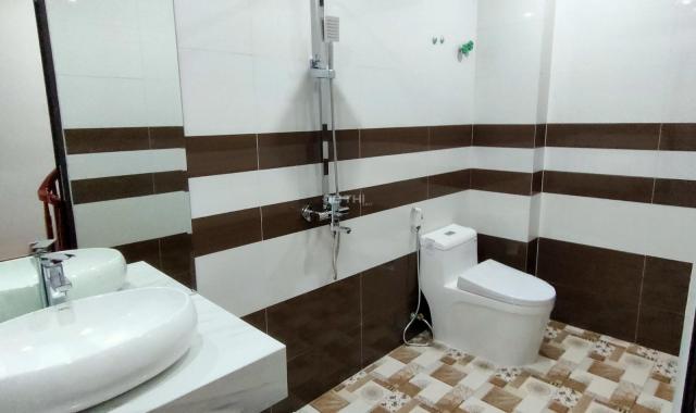 Tôi bán nhà ngõ 99 phố Định Công Hạ - Cầu Lủ Kim Giang, 35m2 x 5T cực đẹp, ô tô đỗ cổng, giá 3,2 tỷ