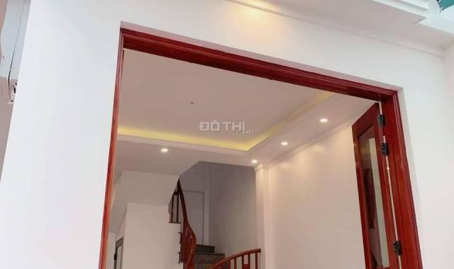 Nhà Cự Khối, Long Biên - ngõ ô tô - gần cầu Vĩnh Tuy Thanh Trì - giá 1.x tỷ