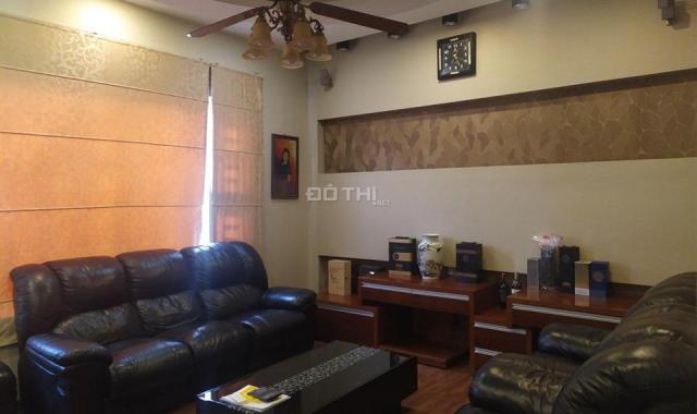 Cho thuê nhà đẹp 4 tầng full đồ Thượng Thanh, 100m2, giá: 15 triệu/ tháng. Lh: 0984.373.362