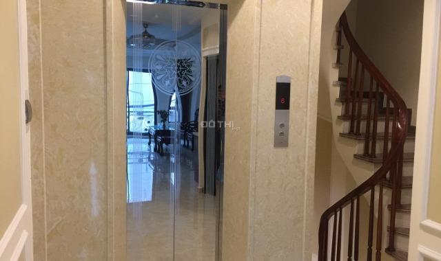 Bán nhà 6 tầng thang máy đường Phú Diễn, Bắc Từ Liêm 42m2, ô tô 7 chỗ vào nhà giá 5.5 tỷ