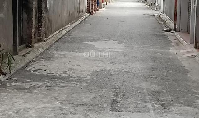 Căn đất lô góc, nhỏ xinh, 36m2, thuộc Kẻ Tạnh, Phường Giang Biên, đường bàn cờ, ô tô tránh xe máy