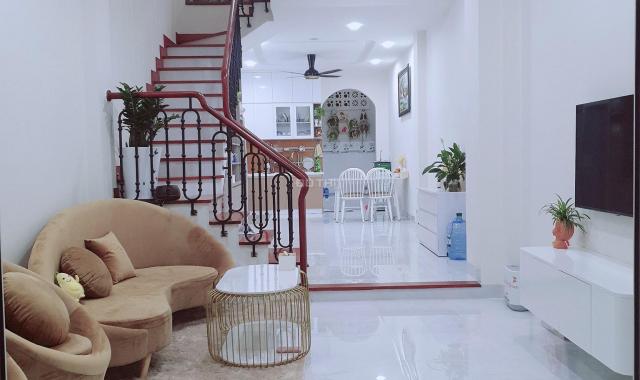 Cực rẻ! Bán nhà ngay Ngã Tư Sở, 3 bước ra phố, 60m2, 4,3 tỷ