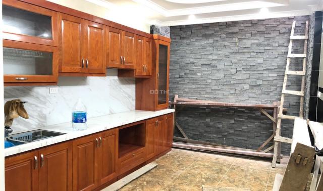 Bán nhà mặt ngõ phố Dịch Vọng, Cầu Giấy DT 52m2 x 5 tầng vị trí đẹp cách phố 10m. Giá 5.95 tỷ