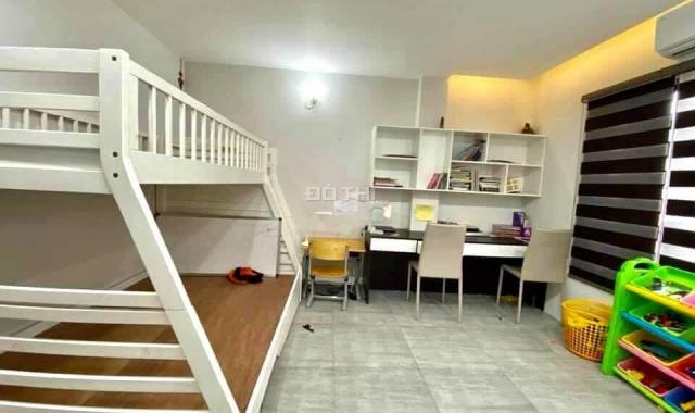 Bán gấp nhà Tôn Thất Tùng, Đống Đa 120m2 9T thang máy cho thuê 120tr/tháng giá 17,5 tỷ ô tô