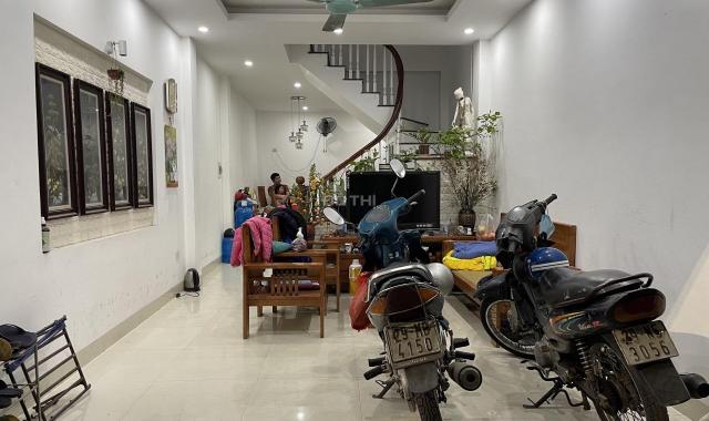 Chuyển về quê sinh sống gia đình cần bán gấp căn nhà tại Phúc Lợi, Long Biên