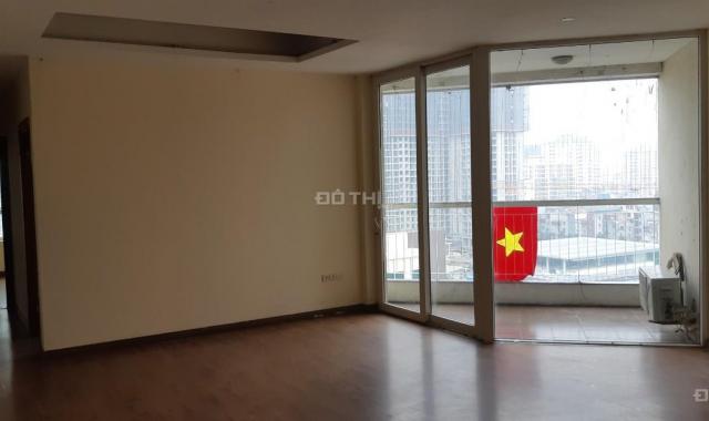 Cho thuê căn hộ chung cư 173 Xuân Thủy, 110m2 - 3PN, đồ cơ bản, 9 triệu 1 tháng