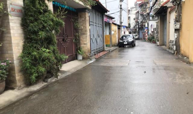 Bán trả nợ lô đất 55m2 ở Việt Hưng Long Biên đường ô tô 4m giá 72tr/m2