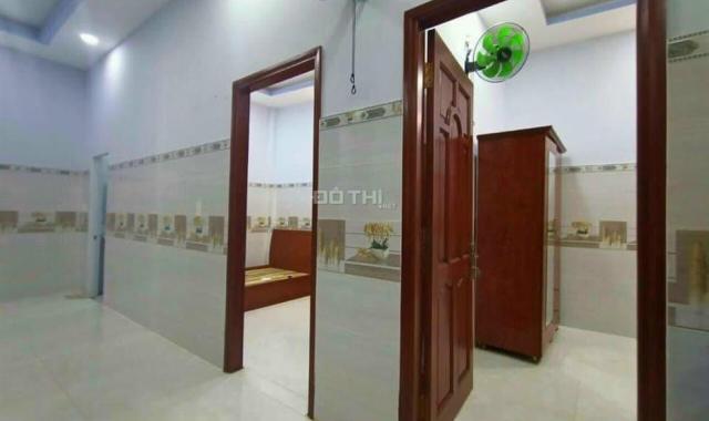 Bán nhà 1 trệt 1 lầu 70m2, hoàn công TT Thuận An sân xe hơi, SHR, tặng nội thất. LH 0394428926