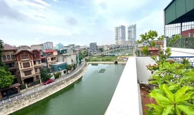 Cần bán gấp nhà Ngọc Lâm Long Biên - view hồ - ga ra - nội thất xịn - DT hơn 70m2 giá 9x tỷ