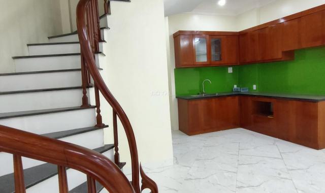 Bán nhà ngõ 143 Nguyễn Chính thông 258 Tân Mai, 50m2 x 5T còn mới cực đẹp, ô tô đỗ cửa, giá 4,1 tỷ