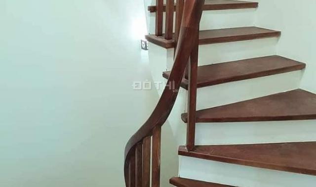 Bán nhà phố Cổ Linh ngõ thông ô tô 7 chỗ đỗ trước nhà 32m2, 4 tầng giá 2,3 tỷ