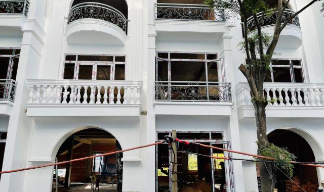 Shophouse biệt thự phố có thang máy đồng bộ phong cách châu âu giữa trung tâm quận Tân Phú
