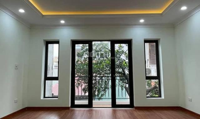 Bán nhà đẹp Hoàng Đạo Thành, 50m2 6 tầng mới, ô tô tránh cách 10m 5.5 tỷ