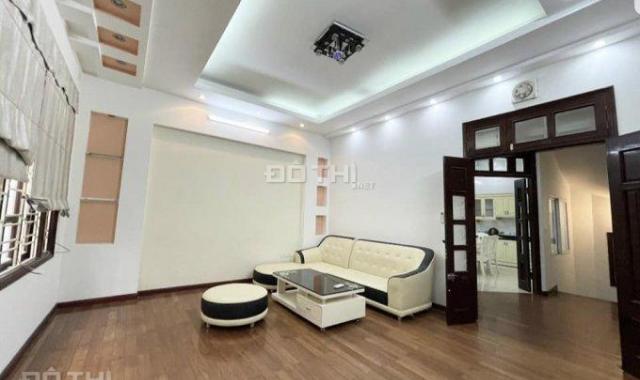 Bán nhà phố Trần Kim Xuyến, Cầu Giấy, DT 40m2, 5T, ô tô vào nhà, KD VP tốt. Giá 9 tỷ