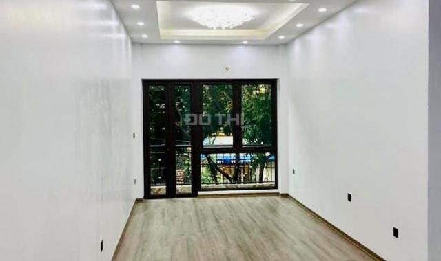 Bán nhà mặt phố Đền Lừ, vỉa hè, ô tô dừng đỗ, kinh doanh, thang máy, 11 tỷ