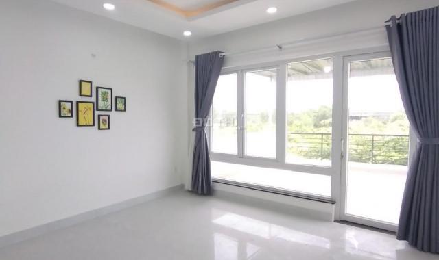 Cần bán nhà ngay vòng xoay Phú Hữu, Q9, 4 tấm, DTSD 240m2, thiết kế hiện đại, giá chỉ 4,9 tỷ còn TL