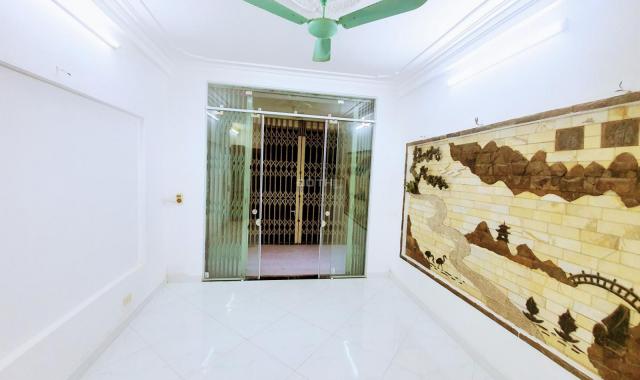 Bán nhà Vĩnh Hưng, Hoàng Mai, nhà mới kính coong, 26m2*4 tầng, 1.98 tỷ. LH: 098422827