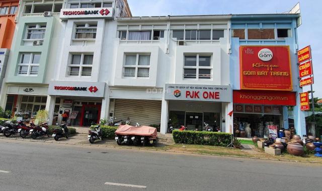 Bán nhà phố mặt tiền 019 Nguyễn Văn Linh, Phú Mỹ Hưng, Q7, 6x18m gồm 1 trệt 1 lửng 2 lầu, 25 tỷ
