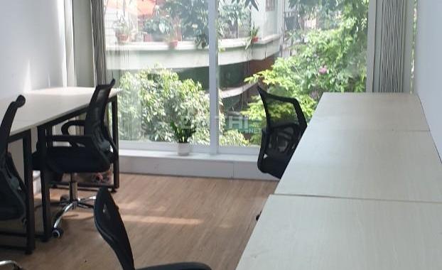 Nhượng lại văn phòng 20m2 tòa nhà 172 Nguyễn Tuân. Giá thuê 4.5 triệu/tháng, đầy đủ bàn ghế
