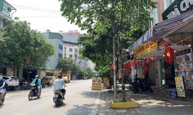 Bán nhà, 2 mặt phố, vỉa hè kinh doanh, ô tô đỗ cửa, Phú Diễn, 40m2, giá hơn 4 tỷ