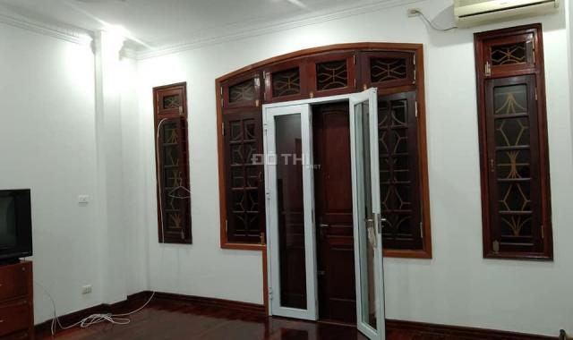 Hiếm! Nhà đẹp phân lô - ô tô - vỉa hè - tại phố Trần Quốc Hoàn: 56m2, 5T chỉ 9.5 tỷ