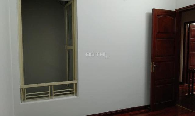 Hiếm! Nhà đẹp phân lô - ô tô - vỉa hè - tại phố Trần Quốc Hoàn: 56m2, 5T chỉ 9.5 tỷ