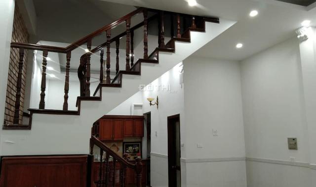 Hiếm! Nhà đẹp phân lô - ô tô - vỉa hè - tại phố Trần Quốc Hoàn: 56m2, 5T chỉ 9.5 tỷ