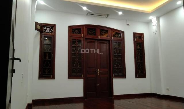 Hiếm! Nhà đẹp phân lô - ô tô - vỉa hè - tại phố Trần Quốc Hoàn: 56m2, 5T chỉ 9.5 tỷ