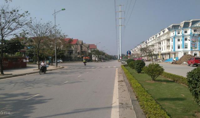 Bán biệt thự song lập đường Phạm Văn Đồng, công viên cây xanh, hồ điều hòa 15ha