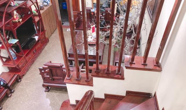 Nhà hồ Hoàng Cầu - Đống Đa, 80m2 5 tầng, nhỉnh 9 tỷ ô tô đỗ - kinh doanh đỉnh