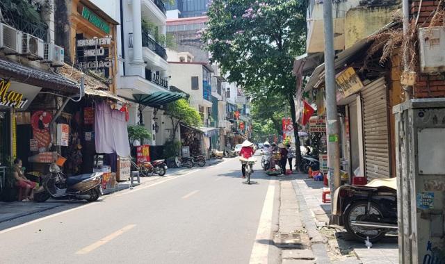 Bán nhà mặt phố Hàng Mã Hoàn Kiếm rộng 11m kinh doanh nhỉnh 400 triệu/m2