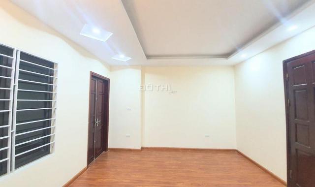 Bán nhà phố Hoàng Mai, lô góc, ngõ thông thoáng, gần phố, 30m2x5T chào 2.3 tỷ ở luôn