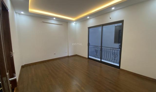 Nhà phố Thạch Bàn, 5 tầng x 36m2, ngõ thông ô tô đỗ sát cửa, 2,7 tỷ