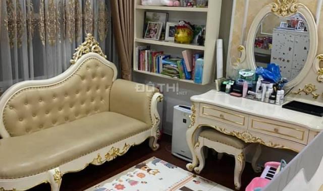 Bán nhà phố Thái Hà, Đống Đa 65m2, 4 tầng, mặt tiền 4,5m, hướng ĐTT, ô tô vào nhà, giá hơn 10 tỷ