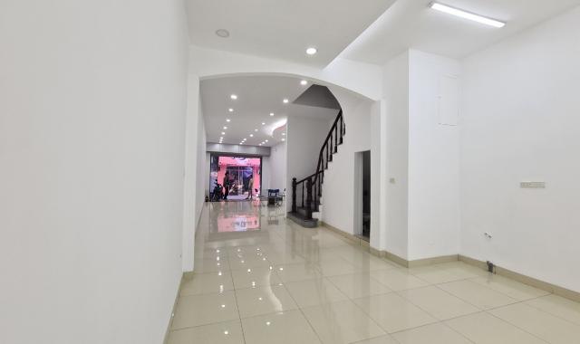 Cho thuê nhà riêng đường Nguyễn Ngọc Vũ, Cầu Giấy: DTSD 400m2, R 5.5m, giá 28 tr/th (MTG)