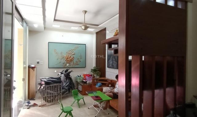 Bán nhà phố Nguyễn Lương Bằng 28m2, 5 tầng, 3,7 tỷ, trung tâm Đống Đa