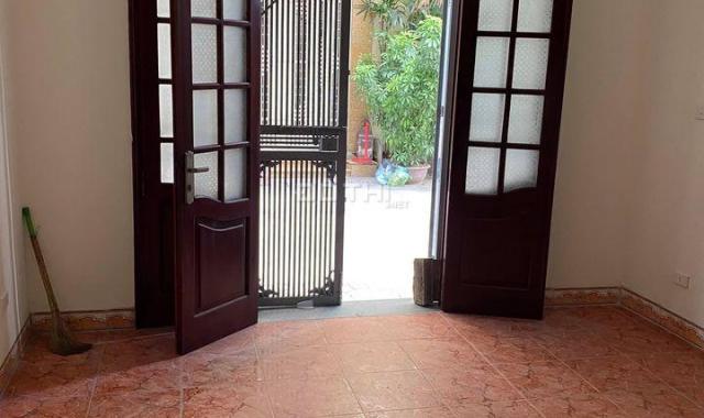 Cho thuê nhà 4 tầng ngõ ô tô Nguyễn văn Cừ, Gia Thụy, 40m2, giá: 10 triệu/th, 0984.373.362