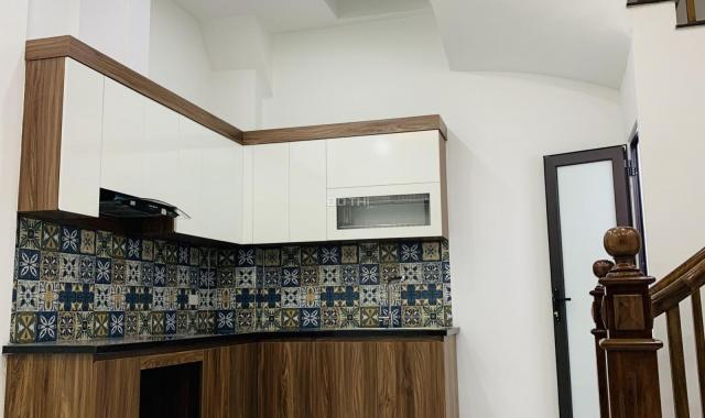 Duy nhất nhà 30m2 x 5 tầng, phố Giang Biên, ô tô đỗ sát cửa, chỉ 2,23 tỷ