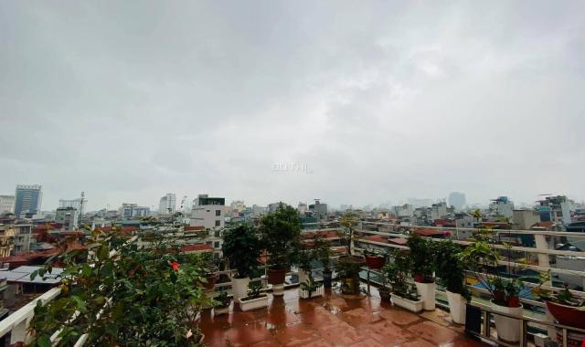 Chính chủ bán nhà phố Văn Cao, Quận Ba Đình, DT 45m2, ô tô tránh, giá 9,5 tỷ, sổ đỏ