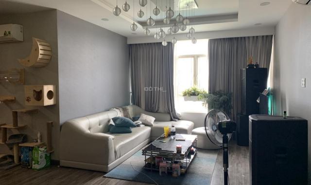 Bán căn hộ 3PN tại chung cư Phú Hoàng Anh DT: 129m2 View hồ bơi giá: 3,2 tỷ tặng nội thất cao cấp