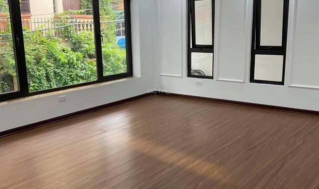 Cơ hội đầu tư! Mặt phố Kim Đồng, 120m2 mặt tiền 8.6m, vỉa hè 5m, kinh doanh sầm uất, giá 20 tỷ